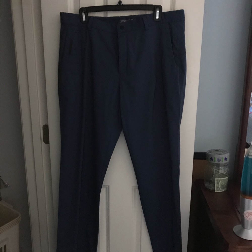 Men’s Nike performance pants.